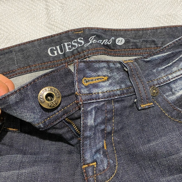 Guess - Picture 5 of 5
